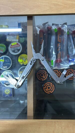 NAVAJA MULTIUSOS   ALICATE  Y OTROS ACCESORIOS  MARCA LETHERMAN